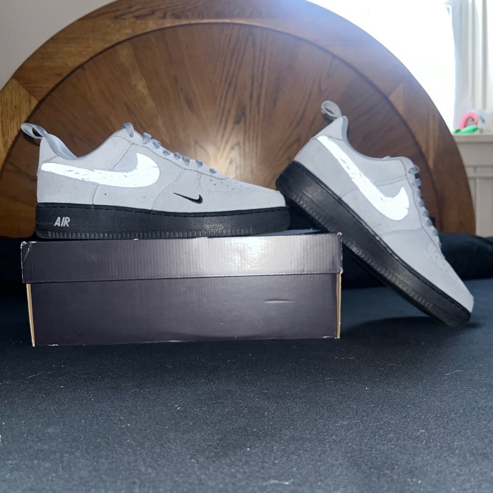Nike Air Force 1 Low ‘07 LV8. Reflective Swoosh Cool Grey